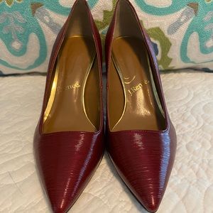 Red pumps